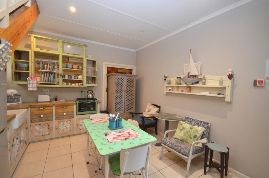 To Let 5 Bedroom Property for Rent in Kidds Beach Eastern Cape